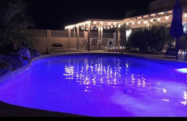 Relaxing Pool Home! Spacious 3 BR Home with Private Pool Minutes Away from Lake