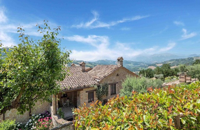 Estudio en Monte San Martino con Piscina y Vista