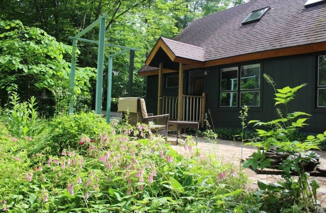 Relaxing Retreat: 7 mins to both Mountain and Village: Ski, Bike, Hike & Unwind