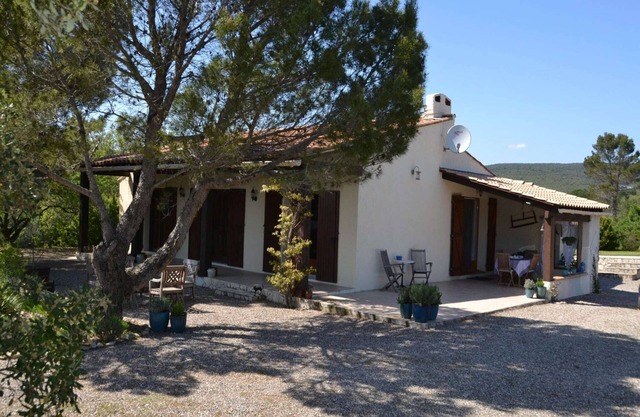 Moderno chalet con piscina privada en Cesseras