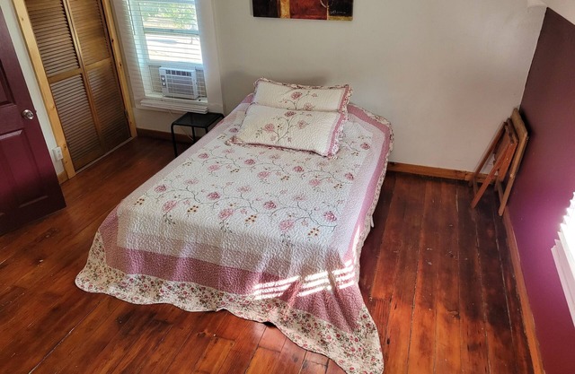 Relaxing Riverfront 1875 Farquar Historic Home