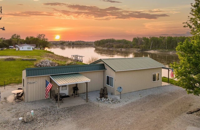 Relaxing Riverfront Cabin Retreat | Ideal for Hunters & Fishermen