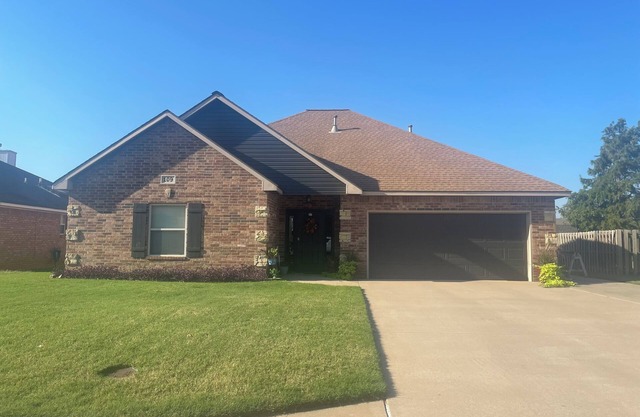 Relaxing rustic charm in Stillwater, OK - open floor plan & nice patio!