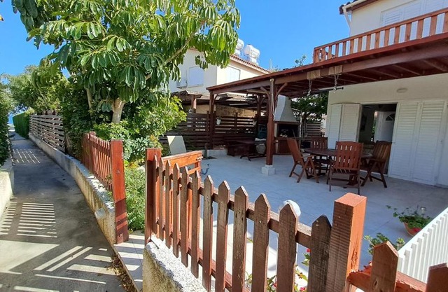 Relaxing Seaside Manors