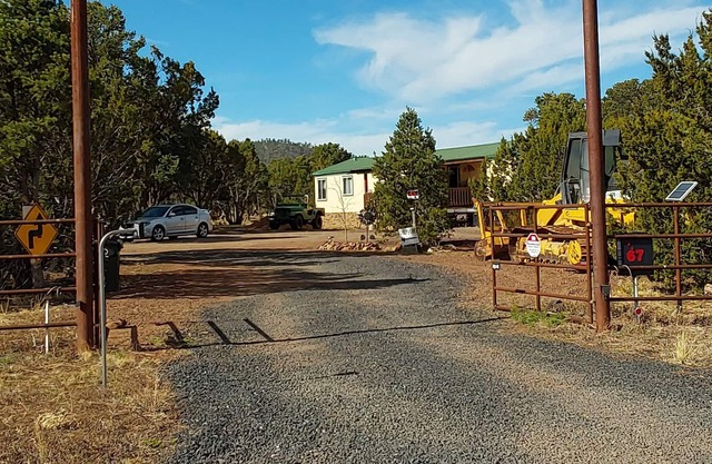 Relaxing simple 2 bedroom 2 bathroom split wing home, your home away from home.