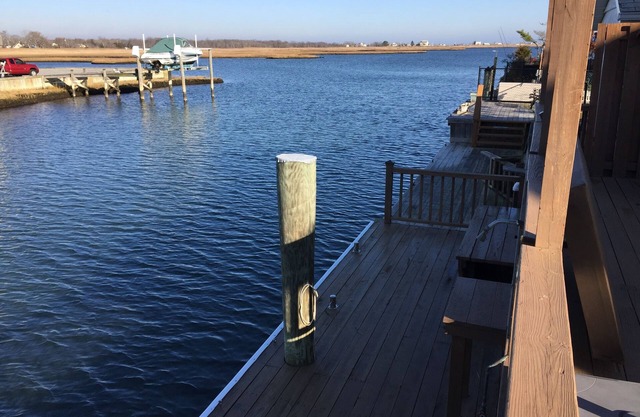 Relajante Smith Point Beach House en el canal privado
