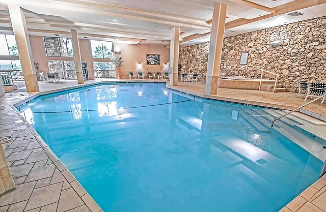 Relaxing Stay! 3 Convenient Units, Free Parking, Pool, Near Lake of the Ozarks