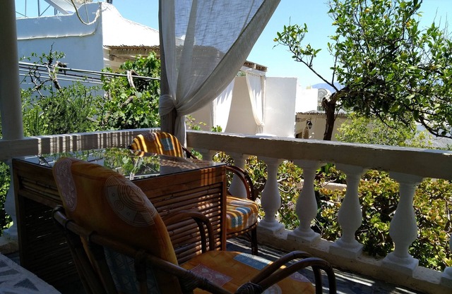 Estudio de relax con terraza y jardín