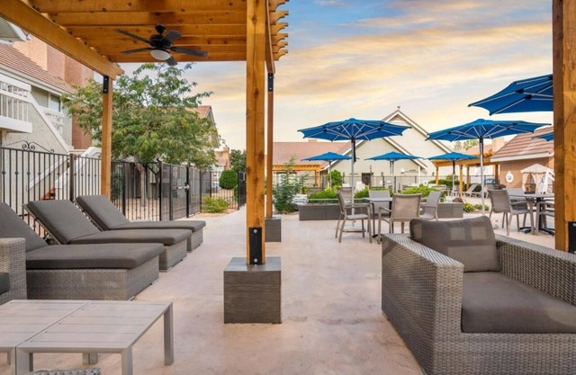 Relaxing Suite – Pet-Friendly, Kitchen Access & Pool