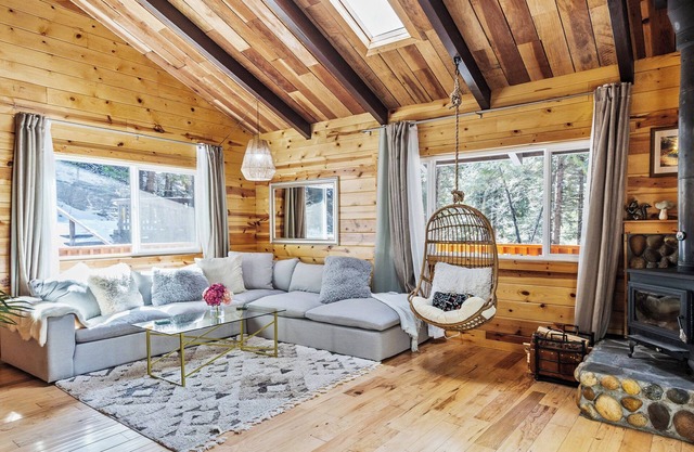 Relaxing Swiss Chalet-Style Cabin