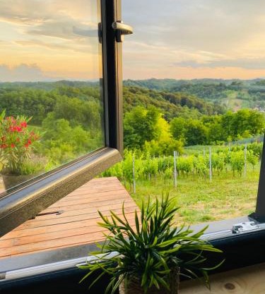 Relaxing Tiny House with a beautiful view over the hills in Zagorje