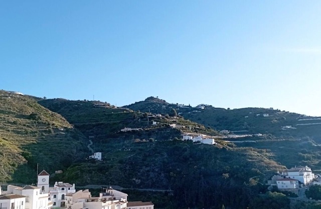 Relaxing Traditional Home with Views & Terrace in Algarrobo, 3 km to the Beach