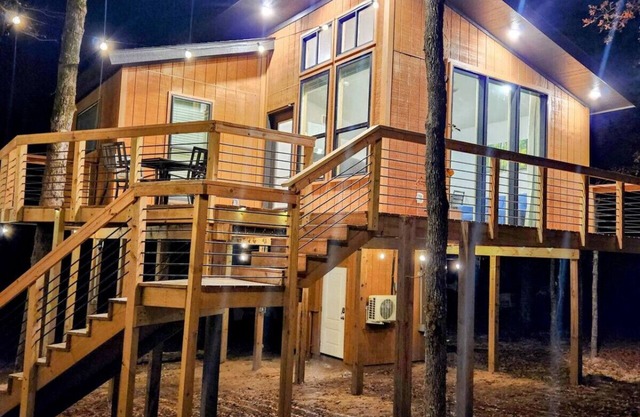Relaxing Treehouse Getaway