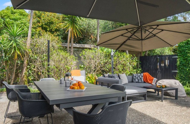 Relaxing Tropical Retreat - Point Wells Holiday Home