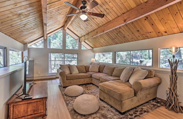 Relaxing Twin Peaks Retreat with Deck and Grill!