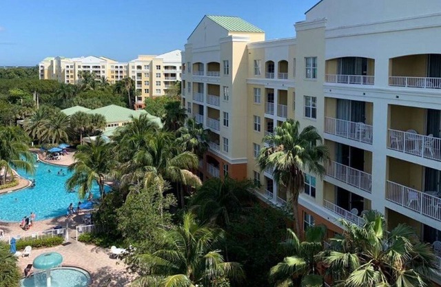 Relaxing Vacation 1BR Condo! Located central to all the happenings in South FL!