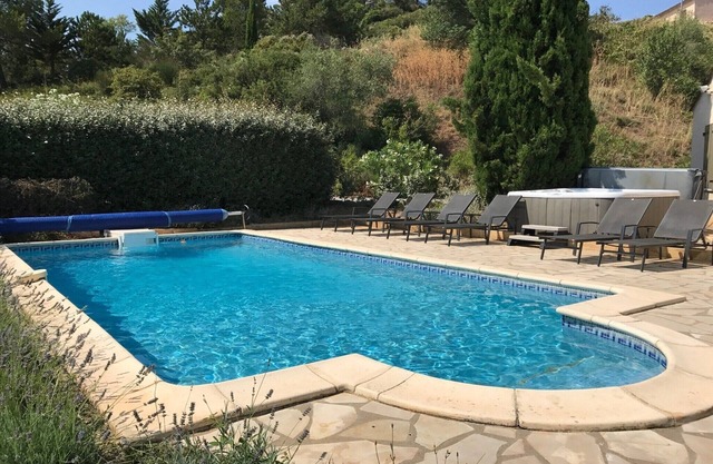 Villa en Beaufort con Piscina y Lago