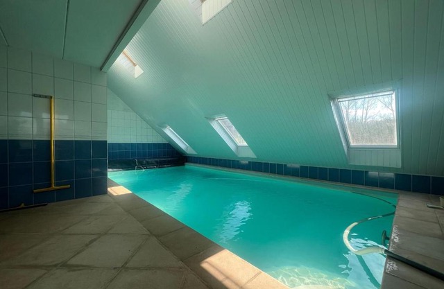 Relaxing Villa with Pool