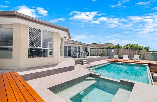 Relaxing Waterfront Oasis with Heated Spa!