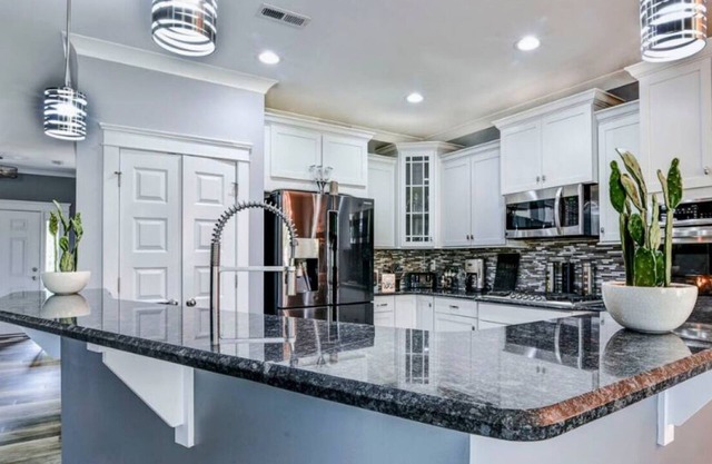 Reluxme | 4BR Home w/Backyard Near Carowinds