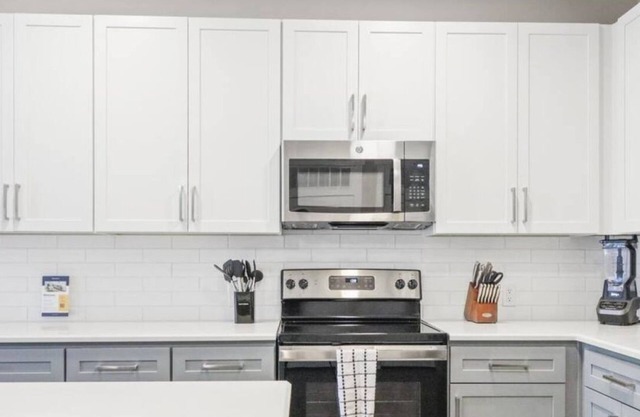 Reluxme | Chic 1BR Near Mall & Airport