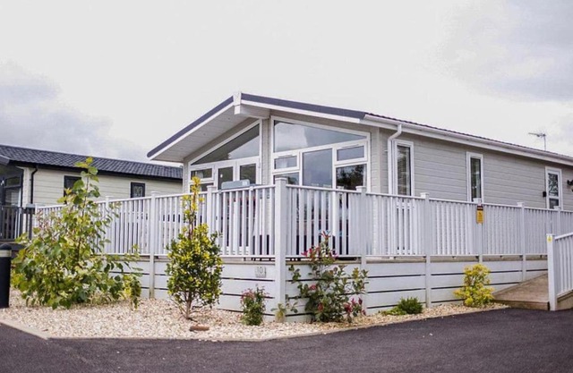 Remarkable 3-Bed Lodge in Honiton