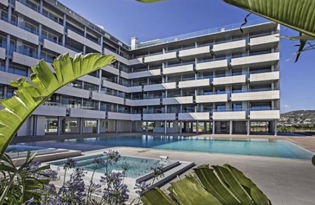 Stunning 3-Bed Apartment in Eivissa