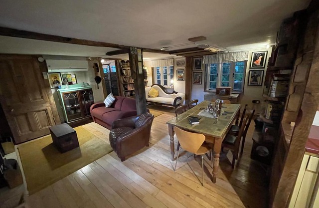 Remarkable Boultons Barn with hot tub
