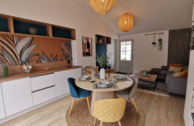 Remarkable 3-room apartment near the port, city center and beaches