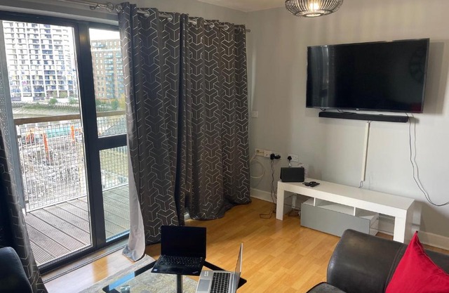 REMO APARTMENTS Near Canary Wharf & 02 Arena