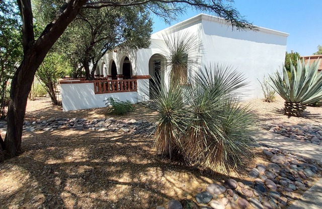 SW Patio Villa close to Pool
