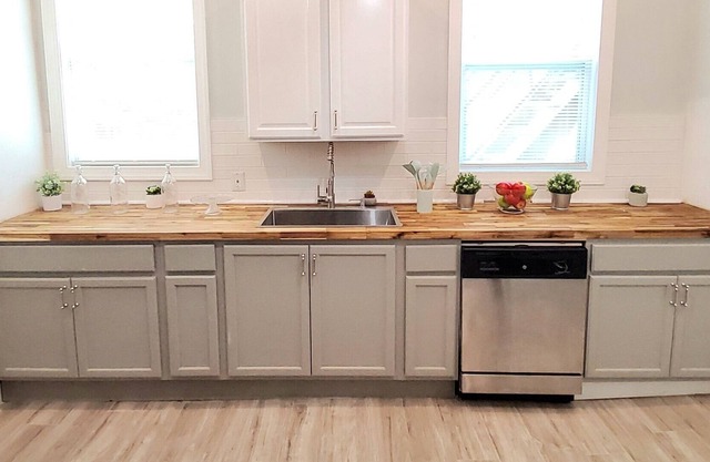 Remodeled 1st floor Gem in Historic Savannah