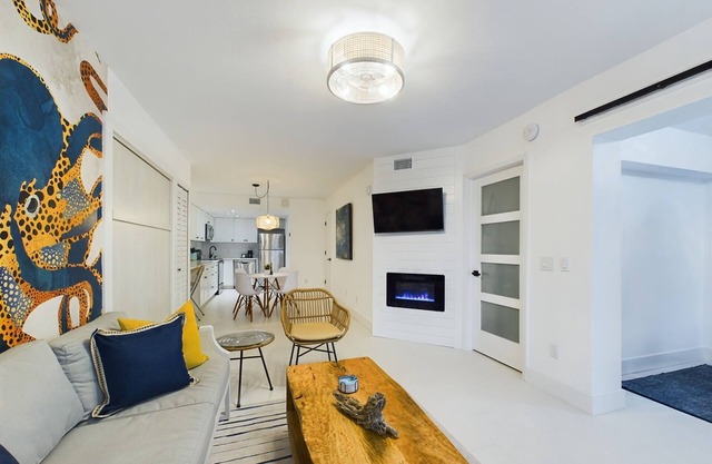 Remodeled 2 Bedroom Condo in Royal Mansions Oceanfront Complex - Cape Canaveral!