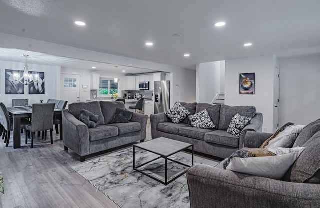 Remodeled 4-bedroom home with hot tub-15 mins from Downtown Denver
