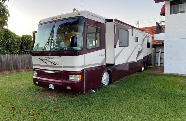 Remodeled and Comfortable RV - FREE PARKING