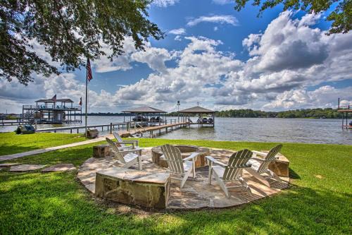 Remodeled Cedar Creek Lake Retreat with Fire Pit!