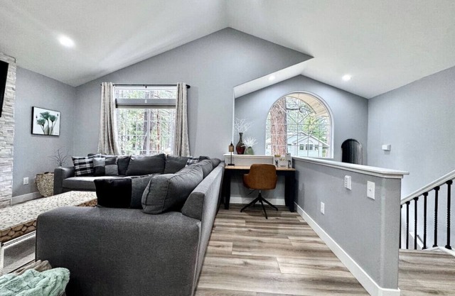 Remodeled Convenient Tahoe Retreat