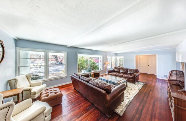 Remodeled Farmhouse 3 miles from downtown Julian