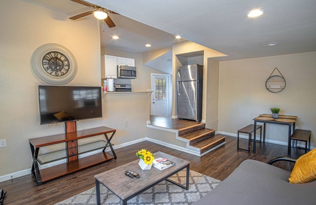 Remodeled Guest House Near Downtown/military Base