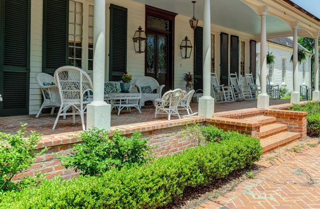 Remodeled Historic Acadian 5 BR home steps from Downtown New Iberia