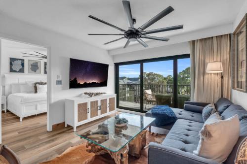 Remodeled Luxury Condo with Lake Views