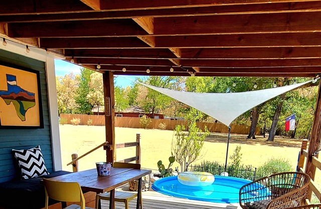 Remodeled Modern Farmhouse on acreage near ALL area attractions!!!