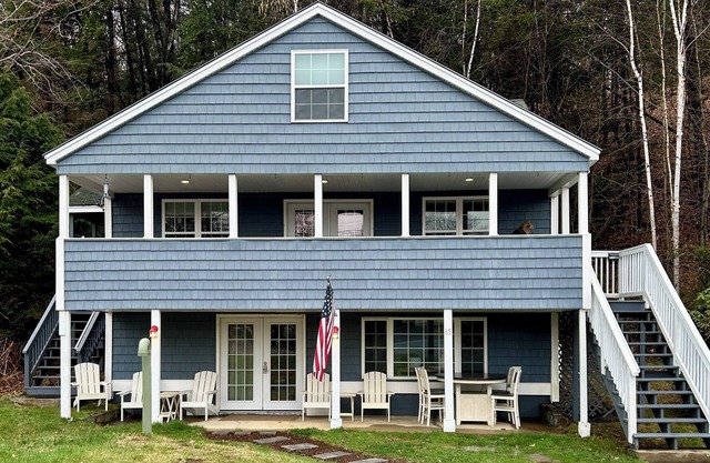 Remodeled Newfound Lake - home w/ water views sleeps 10- close to ski mountains!