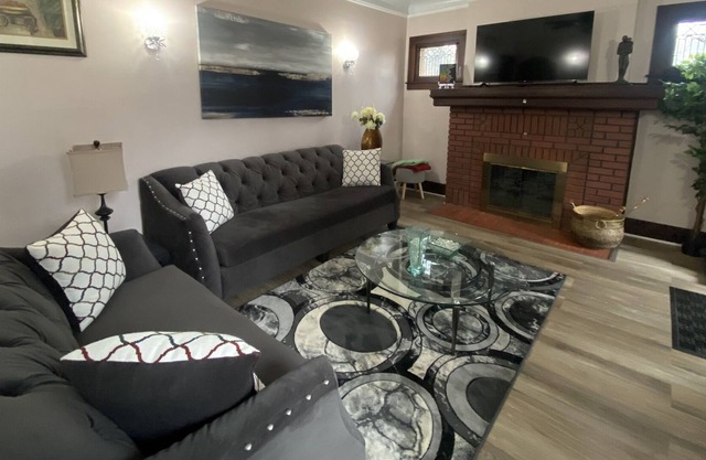 Remodeled, safe, suburban residence, close to many amenities!