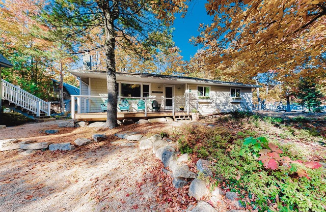Remodeled, single-level cottage with washer/dryer & central AC - near everything