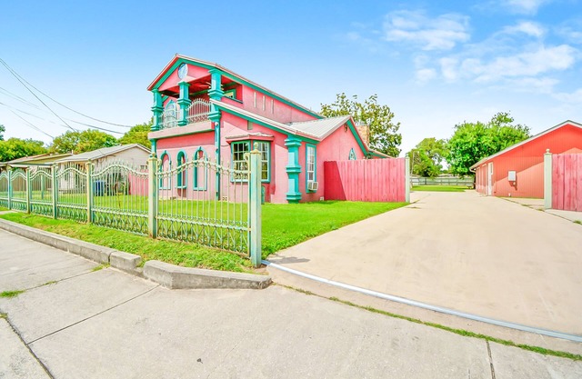 Remodeled Spanish Villa - 5 min from downtown & Pearl!