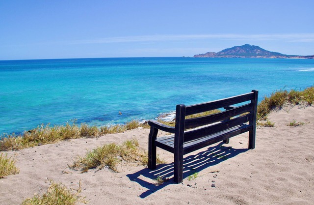 Remodeled vacation home - blissful seclusion near the beach and scuba diving!
