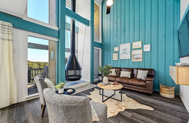 Remodeled Waterfront w/Putting Green - Sleeps 10