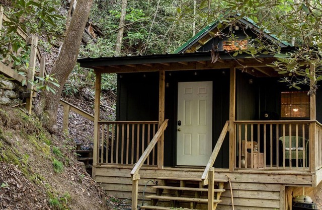 Remote cabin with creek and waterfall views 10 min from town