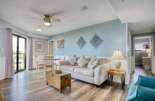 Renaissance Tower oceanfront condo with pools, hot tub & beach access